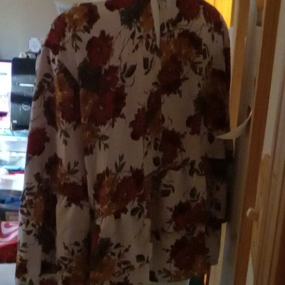 Floral ruffle top - Picture 2 of 4